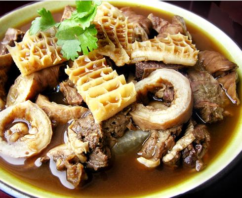 牛心100克,牛肺100克 调料:辣椒粉20克,盐15克,豆瓣酱30克,香菜20克