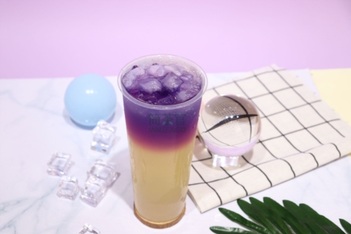 再者,简茶官小店产品有:奶茶,果冻玫瑰茶,酒酿蜜桃,飞龙水果茶,妃子笑