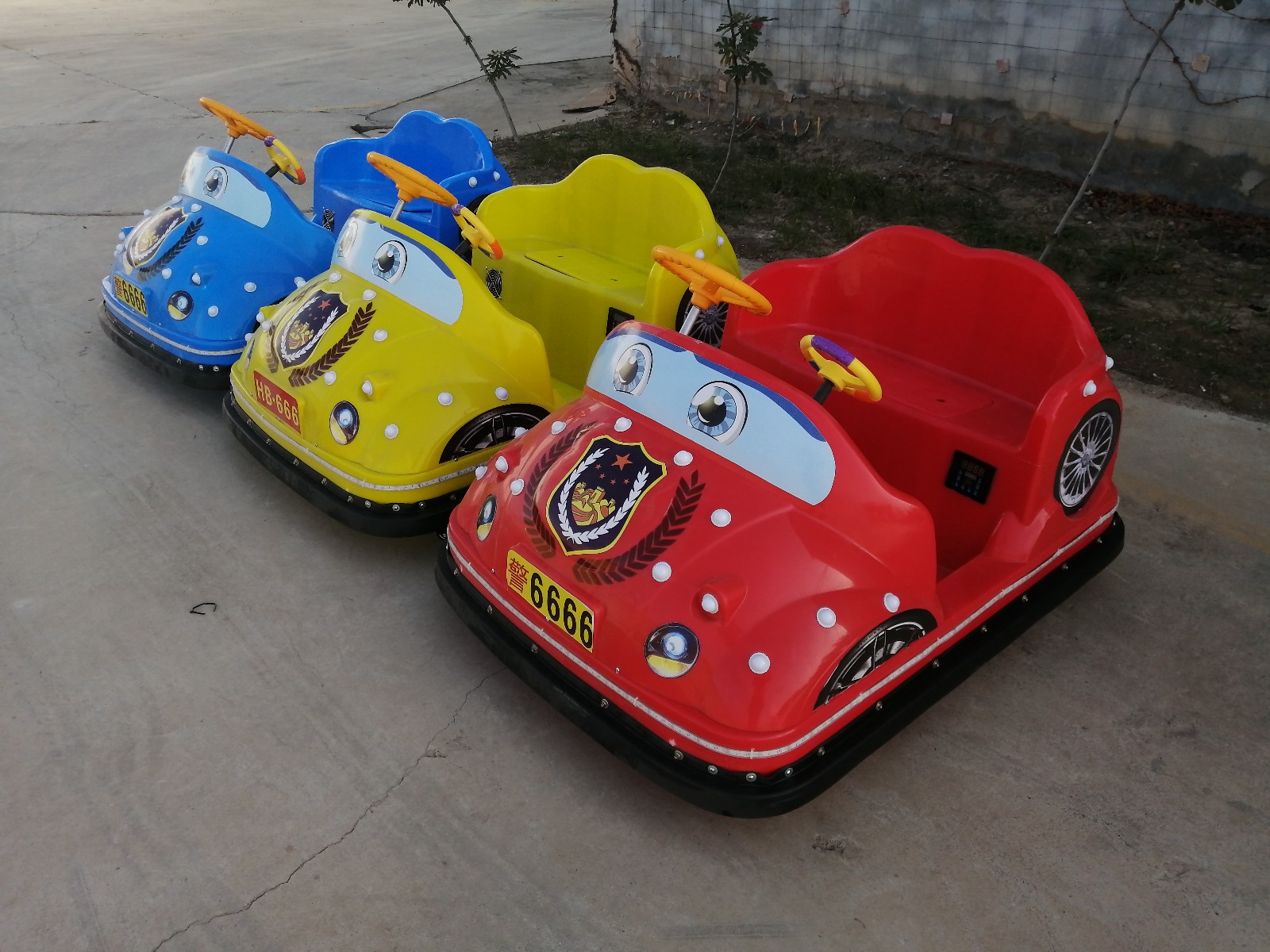 小汽车碰碰车是一直都受欢迎的游乐设备