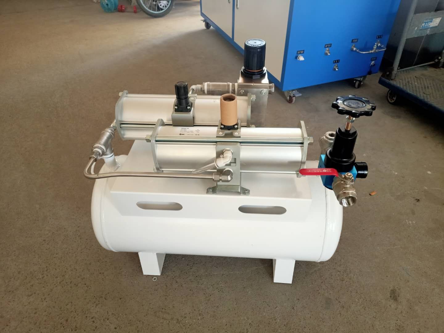 环境中;4,空气增压器适用于需要使原空压系统提高压力的工作环境中