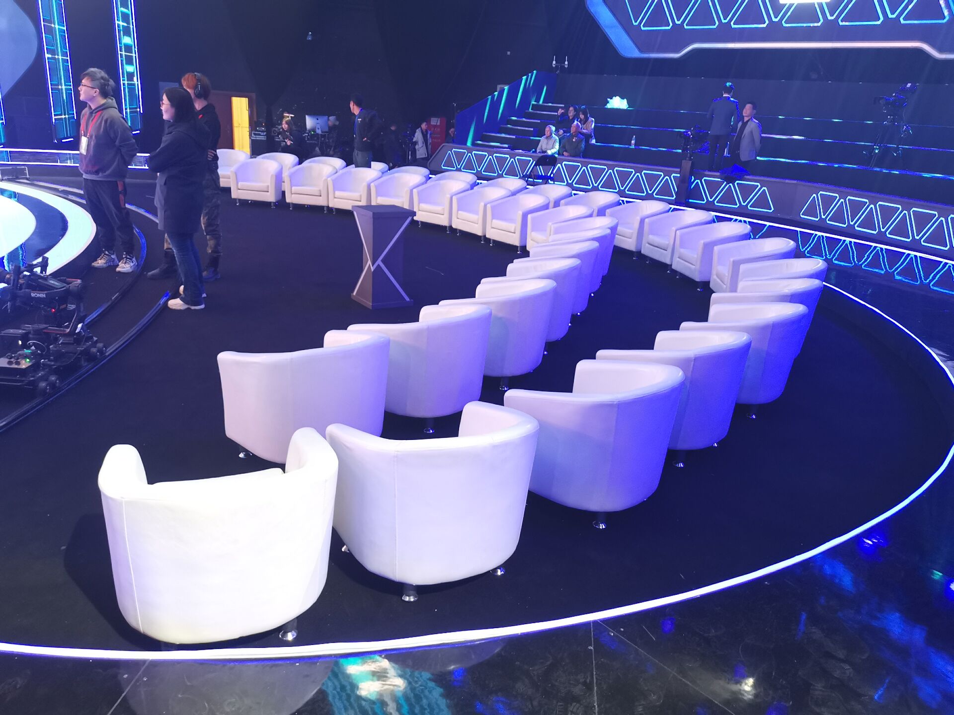 供应发布会椅子租赁-贵宾领导沙发椅出租-车展沙发墩子