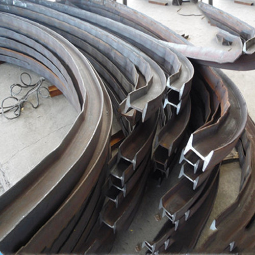 选用u型钢可缩性支架,较好解决了掘进支护的难题.