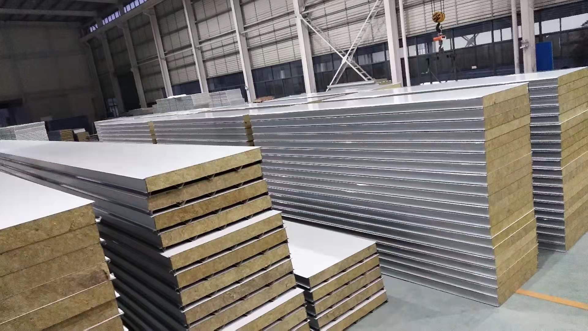 彩钢岩棉夹芯板,阻燃泡沫彩钢夹芯板,厂家直销加工定制