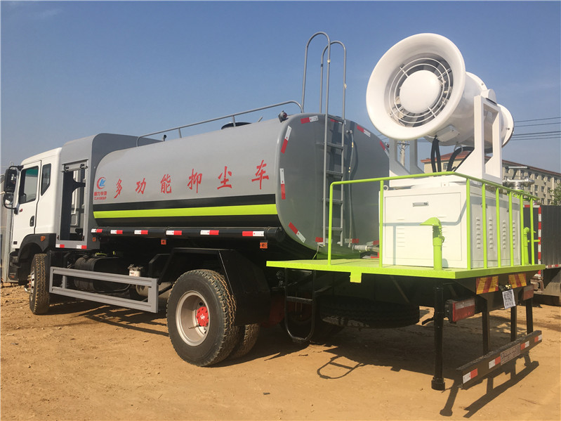 采用杭州威龙60/90大流量水泵,消防接口可自流,音乐喇叭,60米喷雾机组