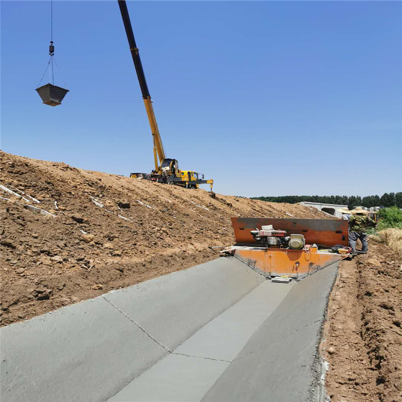现浇式水渠成型机,水利工程灌溉渠道衬砌机,厂家定制