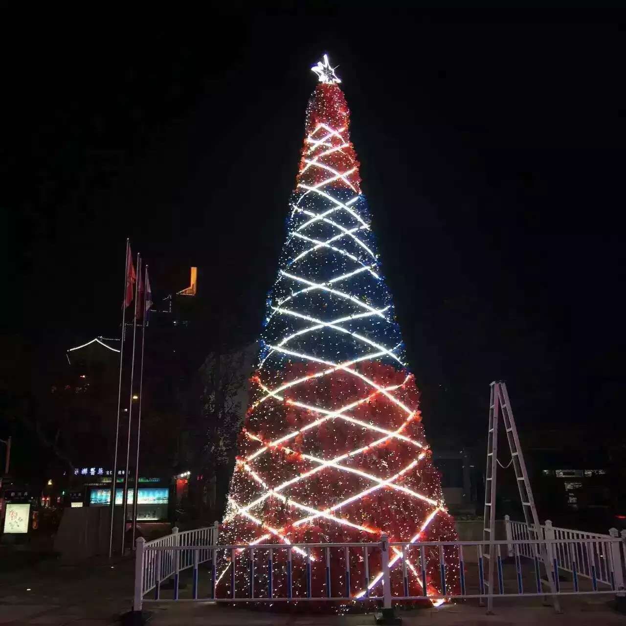 周口灯光圣诞树生产厂家大型户外10米圣诞树出售