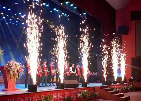 开封楼盘开盘活动道具冷焰火瀑布,电磁揭幕吸幕出租