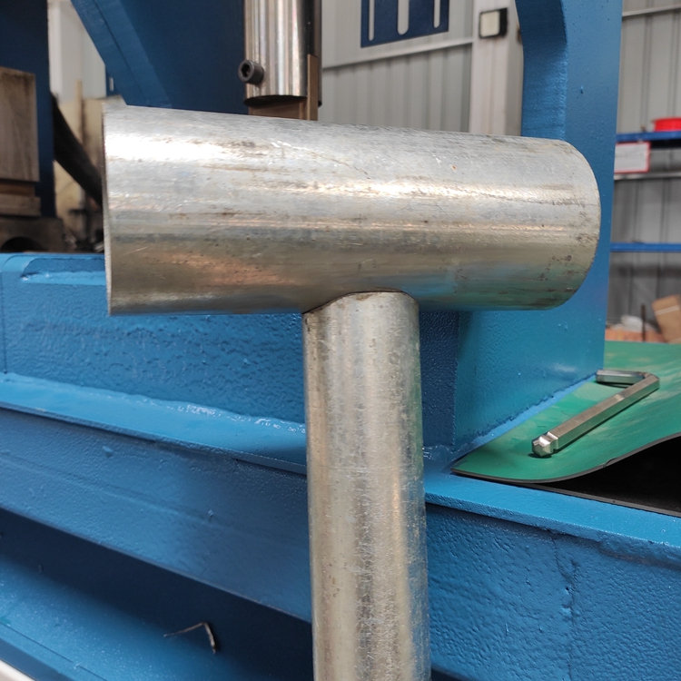 屋面大棚铁架子冲马蹄口对接,碳钢焊管端冲平面弧口机