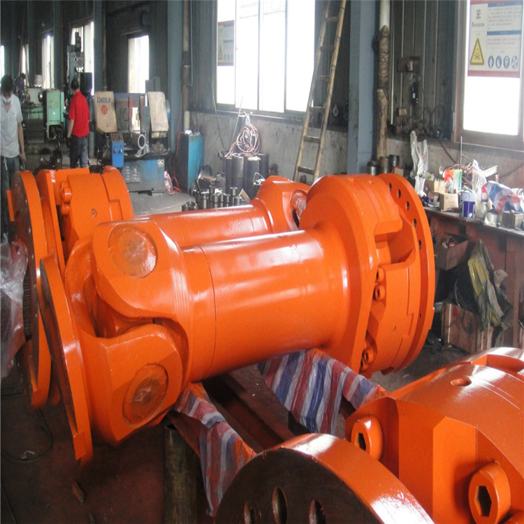 三球销式,铰杆式等,常用的为十字轴式,其次为球笼龙,万向联轴器的共同