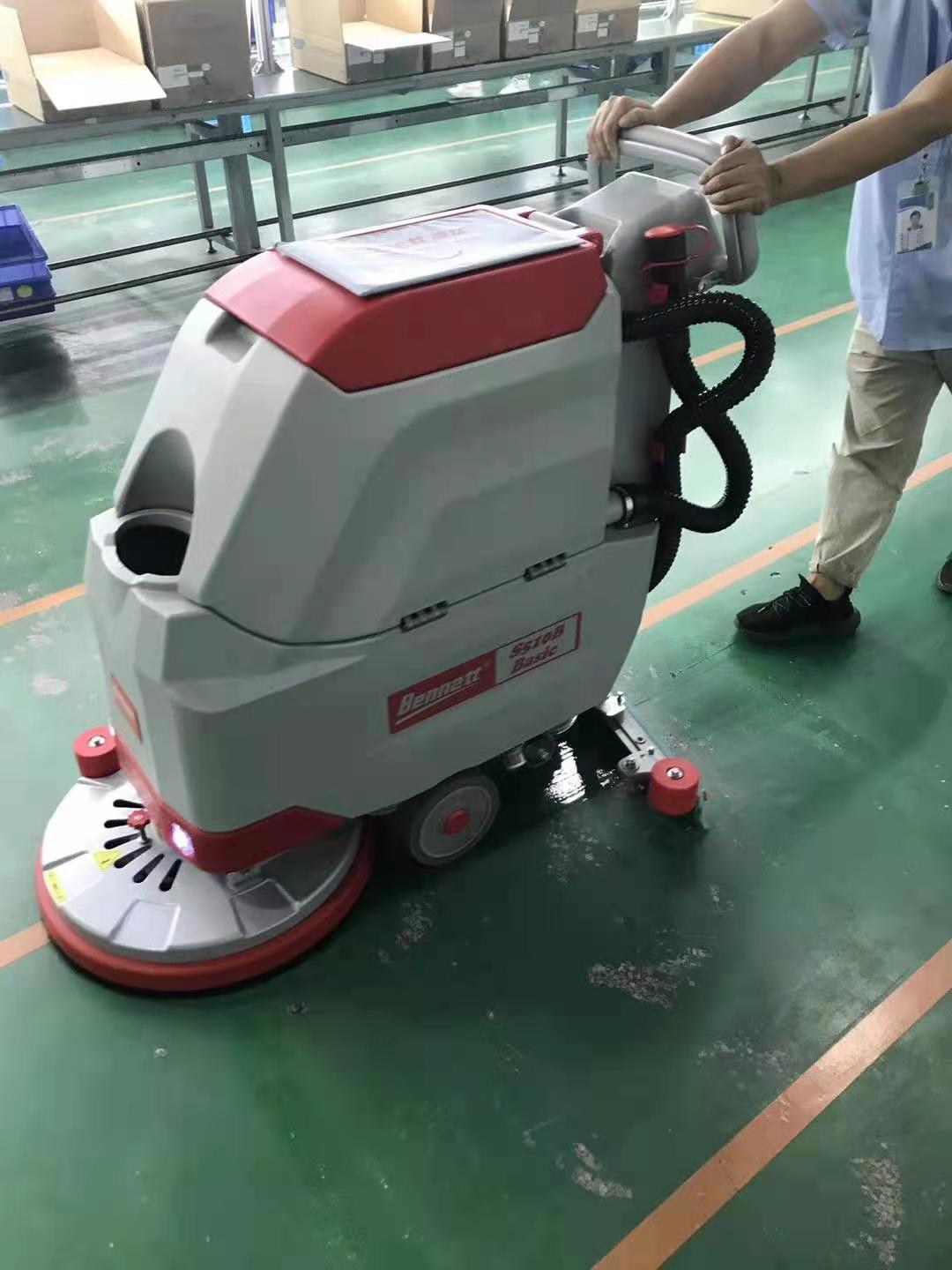 柳州机械厂厂房用bennett洗地机快速清洁地面油污