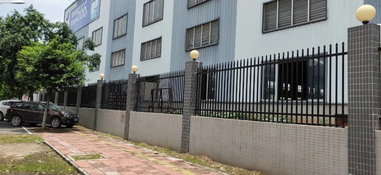 小区围墙护栏是静电喷涂的一种新型护栏