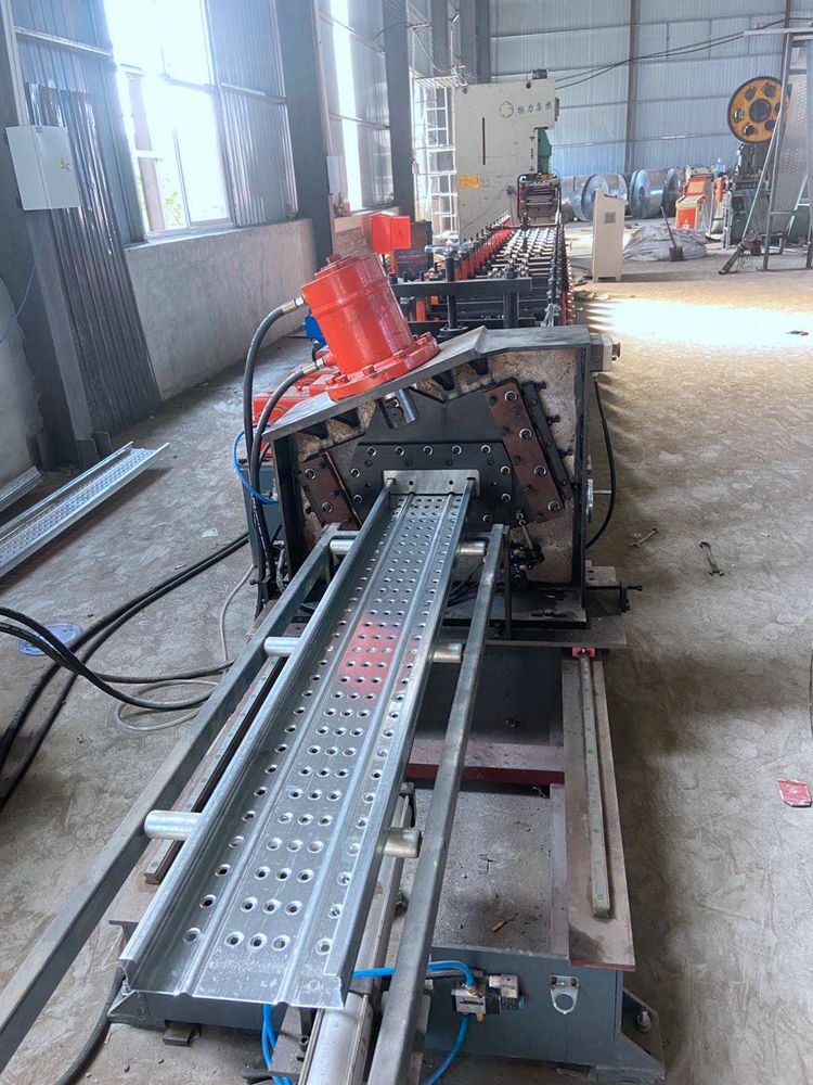 江阴博世杰厂家生产定制钢跳板生产线设备