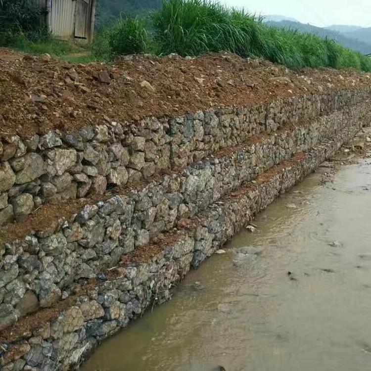 铁丝石笼石块填装水库围堰加固石笼网箱211米