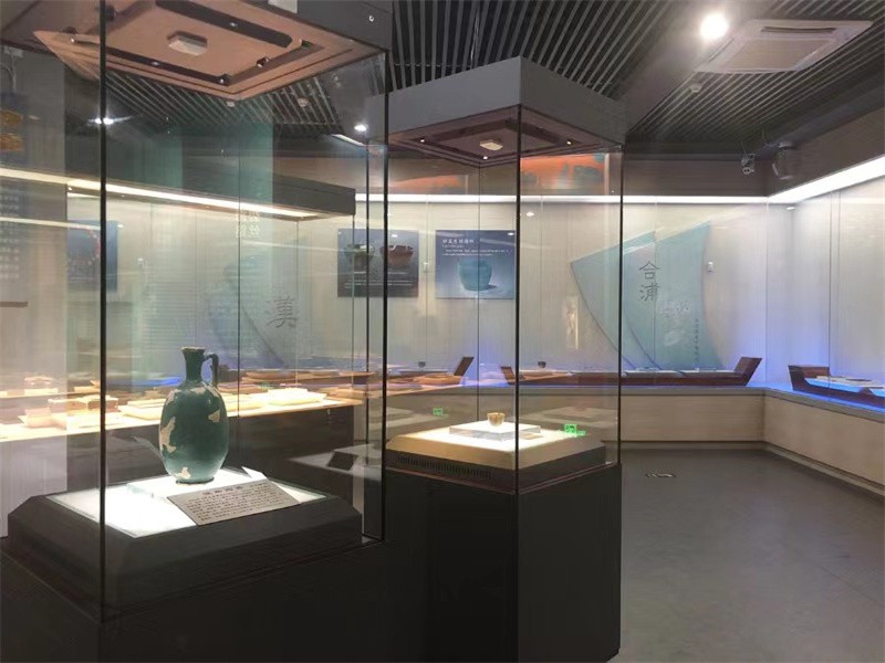 優質博物館展示柜-福州定制設計多類型博物館展柜