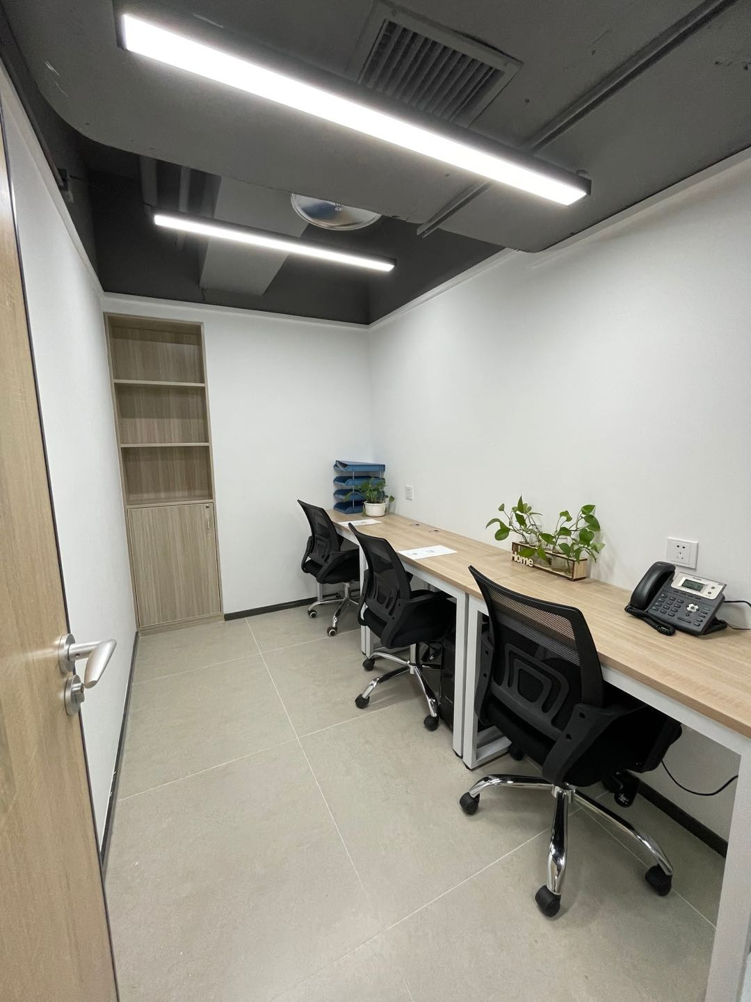 福田岗厦北3人办公室出租1380元起精装修送红本