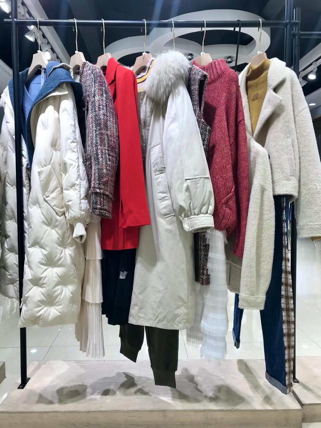 时尚休闲女装蔓诺蒂21年冬品牌折扣女装专柜批发货源