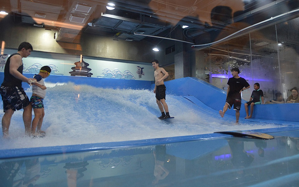 深圳冲浪设备极酷室内恒温冲浪运动馆