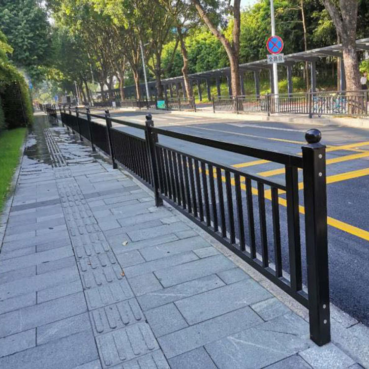 黑色甲型护栏.jpg