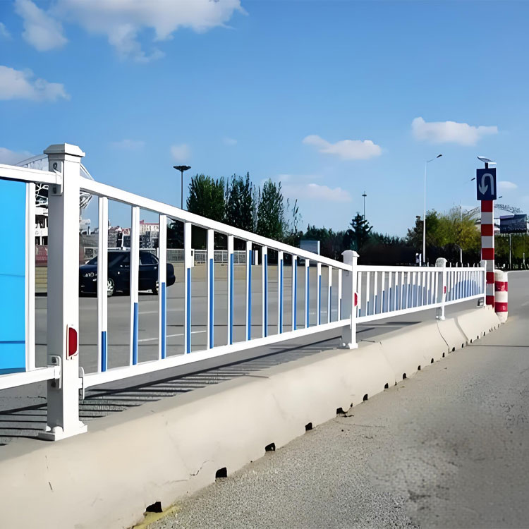 蓝白护栏.jpg
