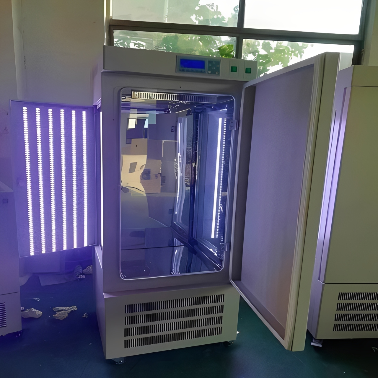 人工气候培养箱.jpg