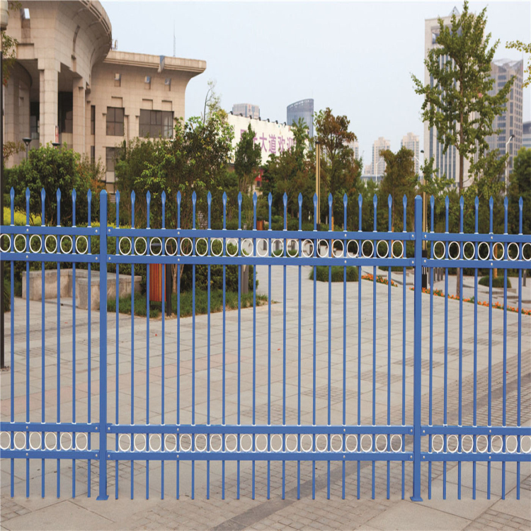 河源办公区围墙护栏,服务区锌钢焊接栅栏,蓝白色栏杆