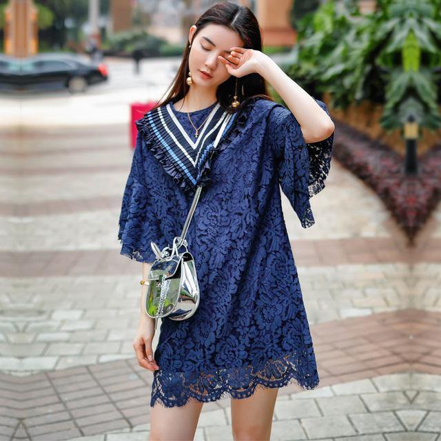 宽松连衣裙夏季最合适,遮肚腩超显瘦,气质不输瘦女人